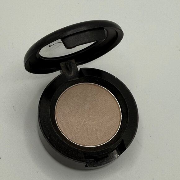 M.A.C Eye Shadow Fard a Paupieres Shroom Satin 0.05 Oz - Picture 4 of 4